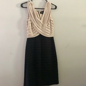 Scarlett Nite v-neck sleeveless dress
